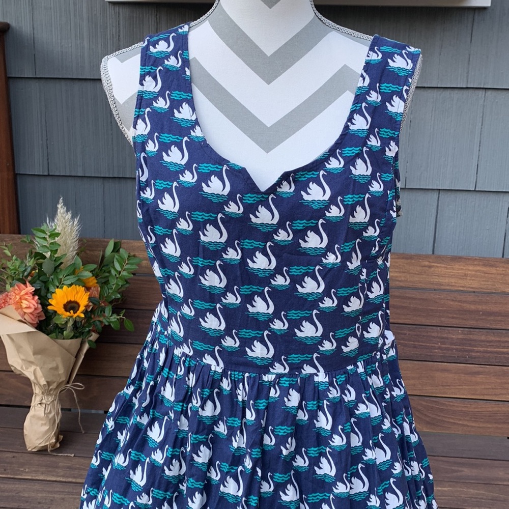Fervour Swan Dress with POCKETS! XL - Picture 3 of 8